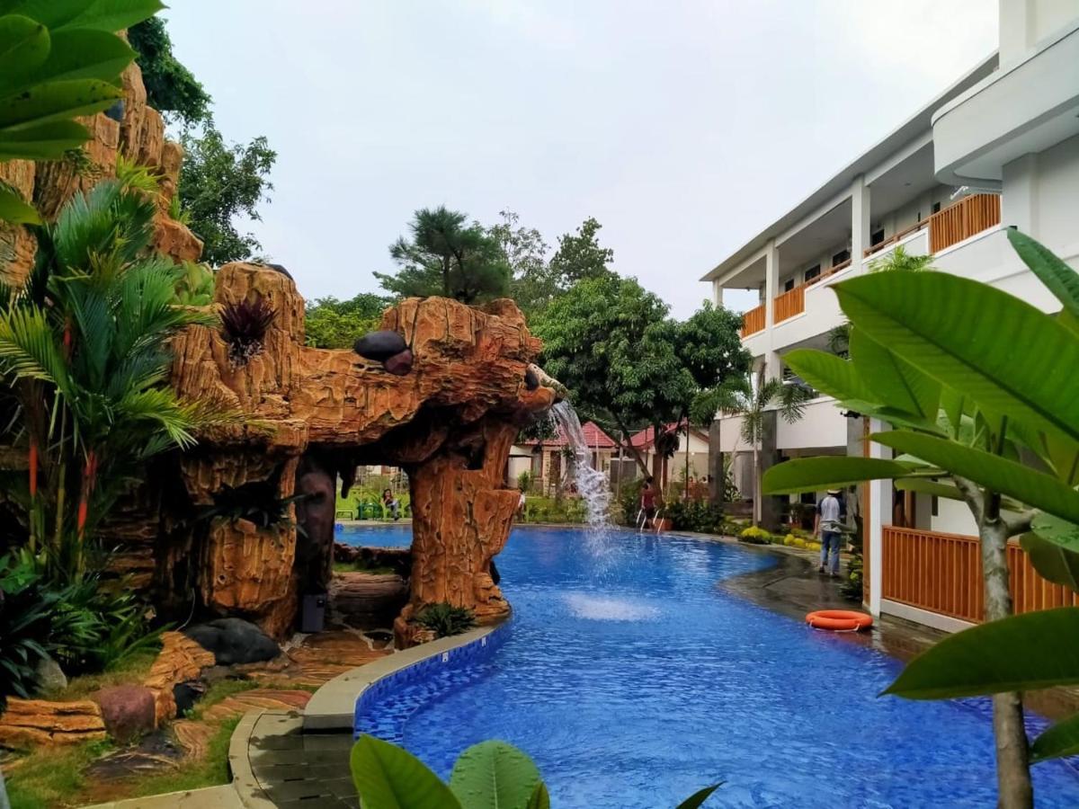 Long Beach Hotel Pangandaran Exteriör bild