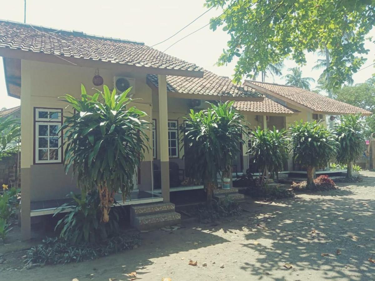Long Beach Hotel Pangandaran Exteriör bild